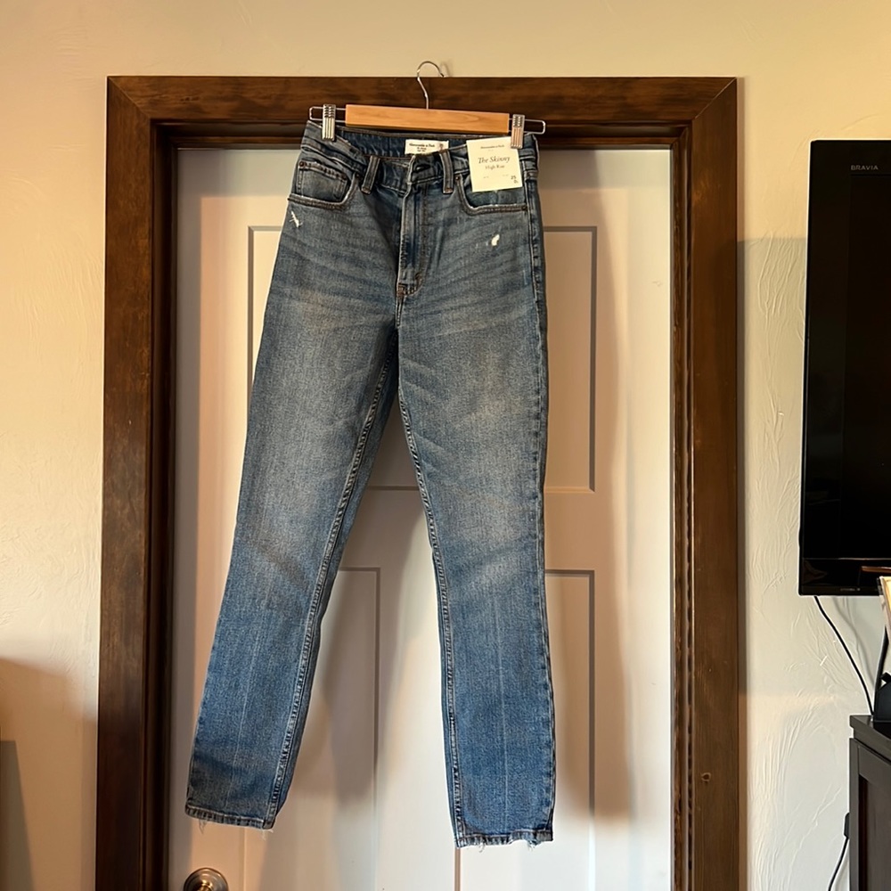 Abercrombie & Fitch The Skinny High Rise Jeans